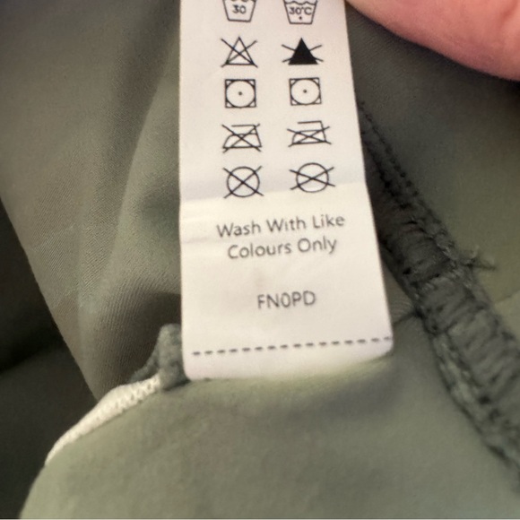 NWT Halara SoftlyZero Plush Cut Out Cropped Tank Top Size S - Picture 7 of 7